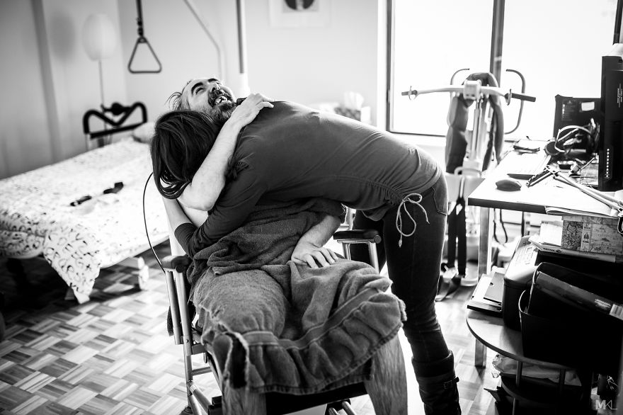 I Photographed Daily Struggles Of A Poet With Multiple Sclerosis I Photographed Daily Struggles Of A Poet With Multiple Sclerosis