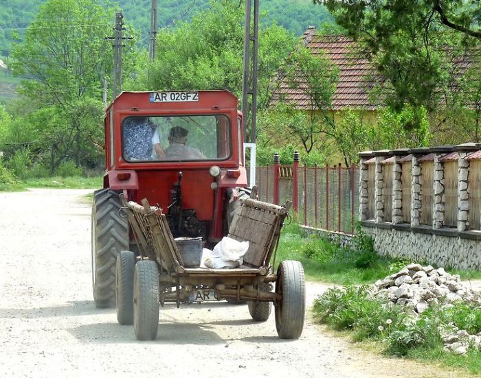 I Photographed Romanian Villages That Look Like Frozen In Time