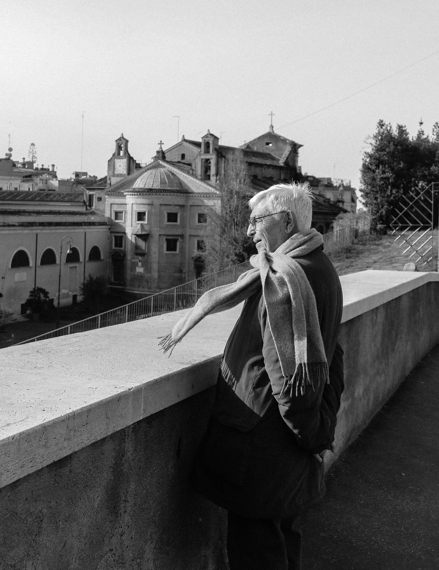 I Photographed The People Of Rome In Black And White