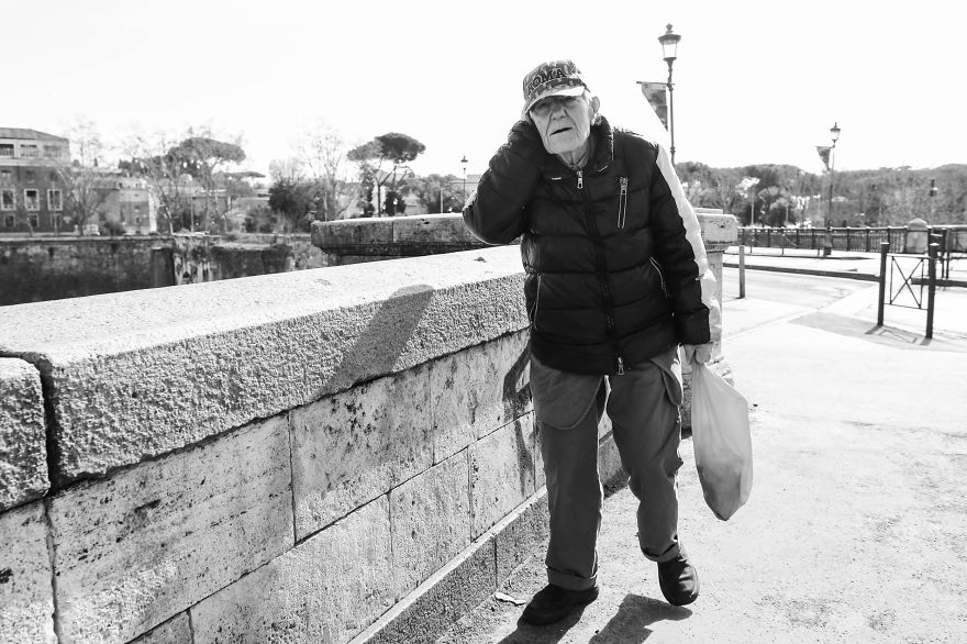 I Photographed The People Of Rome In Black And White