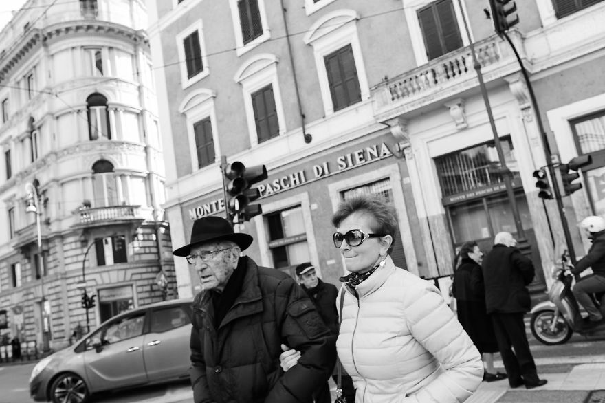 I Photographed The People Of Rome In Black And White