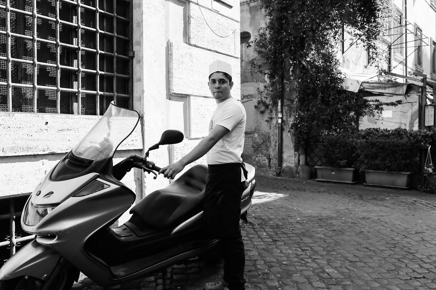 I Photographed The People Of Rome In Black And White