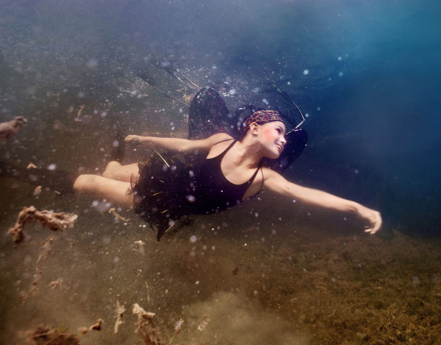 I Travelled To Bonaire Island And Photographed Local Children Underwater