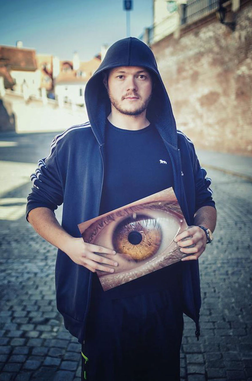 Look Into My Eyes: I Photograph Unique Patterns Of People's Eyes