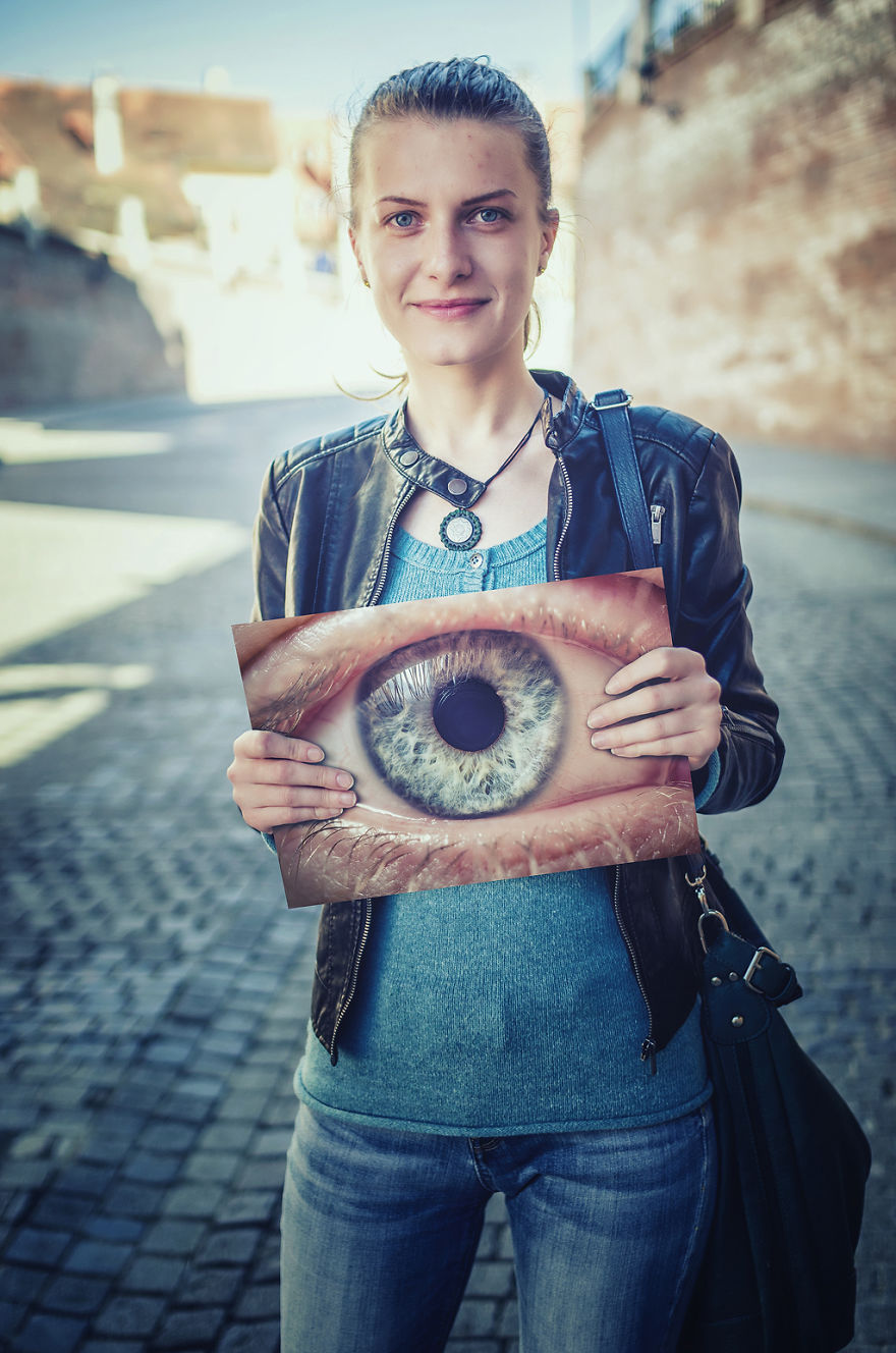 Look Into My Eyes: I Photograph Unique Patterns Of People's Eyes Look Into My Eyes: I Photograph Unique Patterns Of People's Eyes