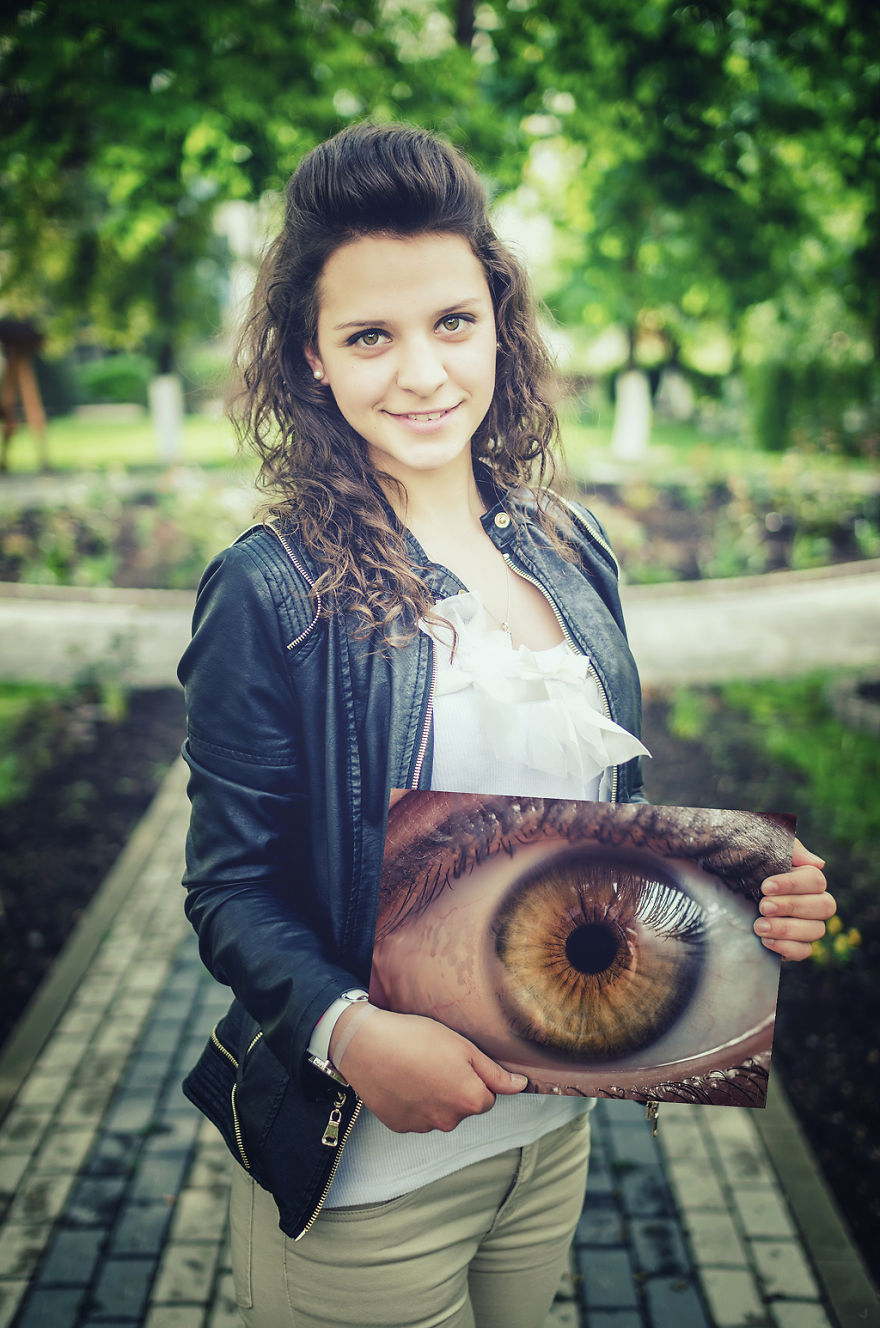 Look Into My Eyes: I Photograph Unique Patterns Of People's Eyes