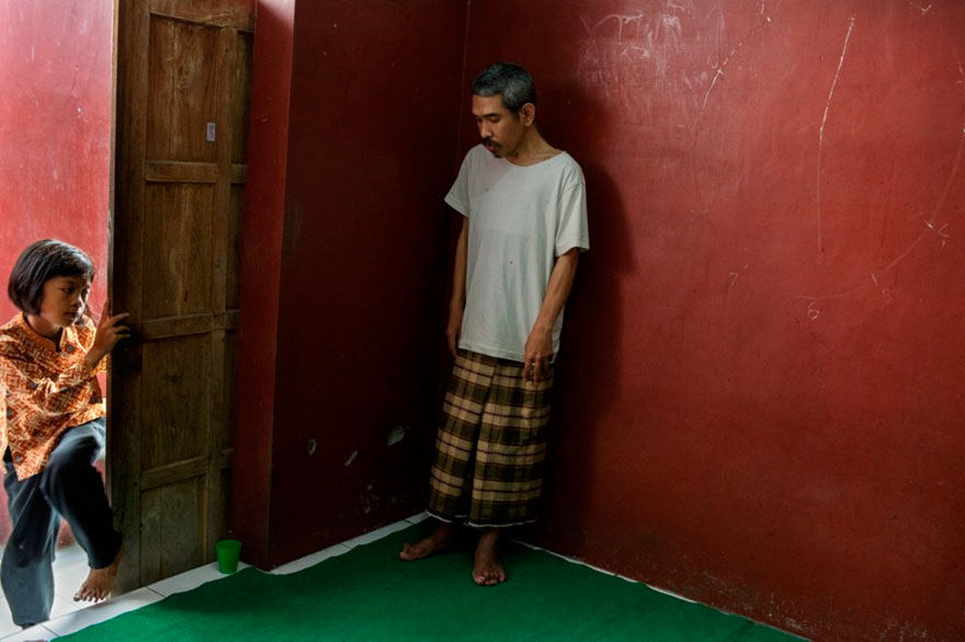 mental-ilness-disorder-indonesia-andrea-star-reese-14