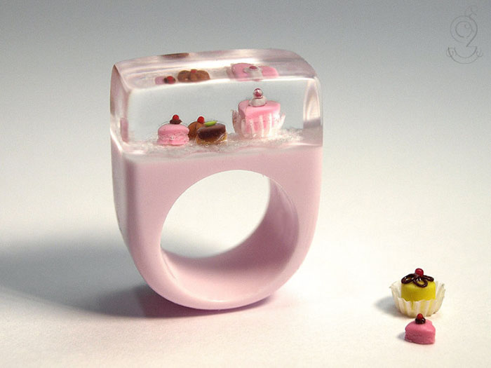 miniature-worlds-inside-jewelry-isabell-kiefhaber-17 miniature-worlds-inside-jewelry-isabell-kiefhaber-17