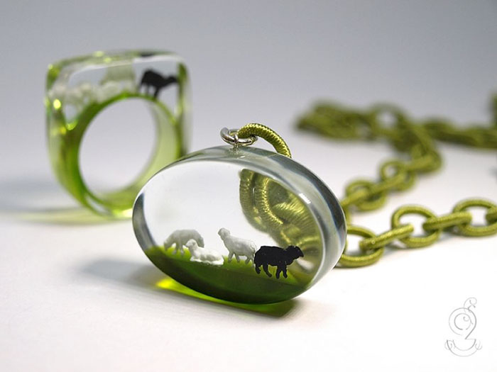 miniature-worlds-inside-jewelry-isabell-kiefhaber-22 miniature-worlds-inside-jewelry-isabell-kiefhaber-22