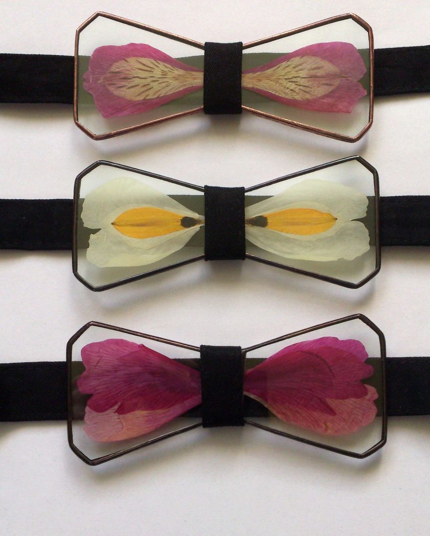 Nature-Inspired Accessories With Real Flowers Inside