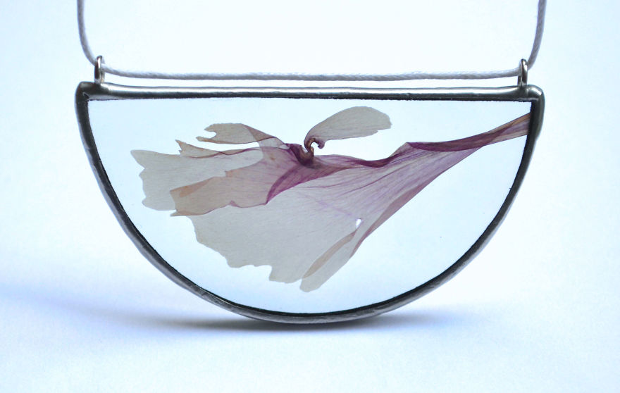 Nature-Inspired Accessories With Real Flowers Inside