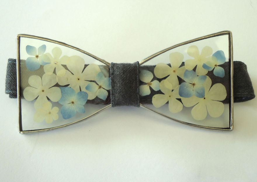 Nature-Inspired Accessories With Real Flowers Inside