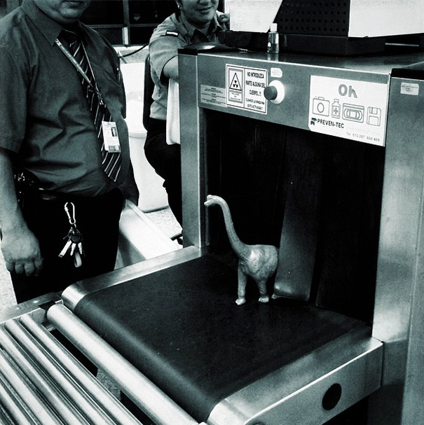 travel-photography-dinosaur-toys-dinodinaseries-jorge-saenz-160