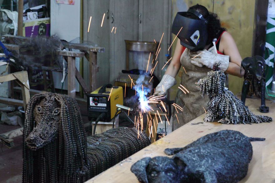 Unchained: I Create Dog Sculptures From Recycled Bicycle Chains Unchained: I Create Dog Sculptures From Recycled Bicycle Chains