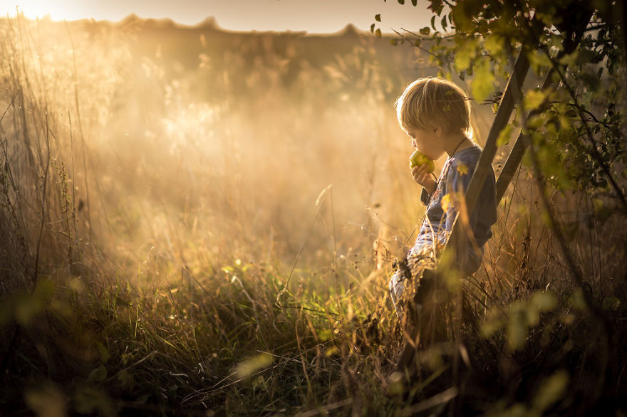 Polish Photographer And Mother Captures Magical Moments Of Her Childrens' Days Polish Photographer And Mother Captures Magical Moments Of Her Childrens' Days