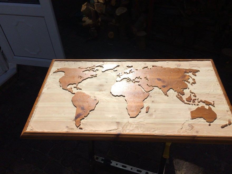 I Turned My Old Coffee Table In A Glow-In-The-Dark Epoxy Map Of The World