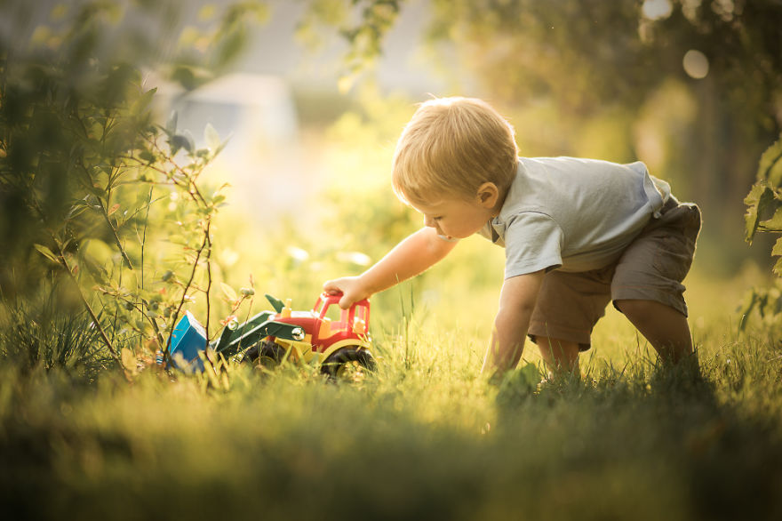 Polish Photographer And Mother Captures Magical Moments Of Her Childrens' Days Polish Photographer And Mother Captures Magical Moments Of Her Childrens' Days
