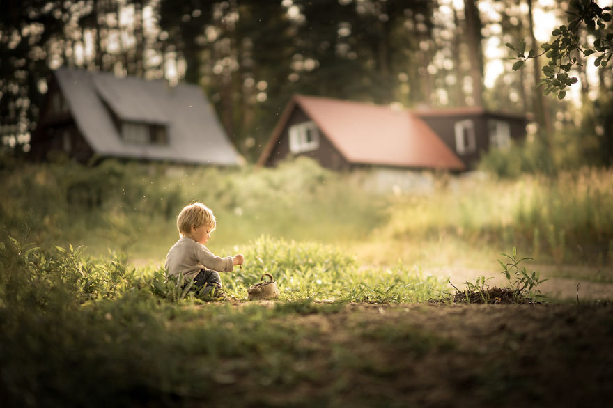 Polish Photographer And Mother Captures Magical Moments Of Her Childrens' Days Polish Photographer And Mother Captures Magical Moments Of Her Childrens' Days