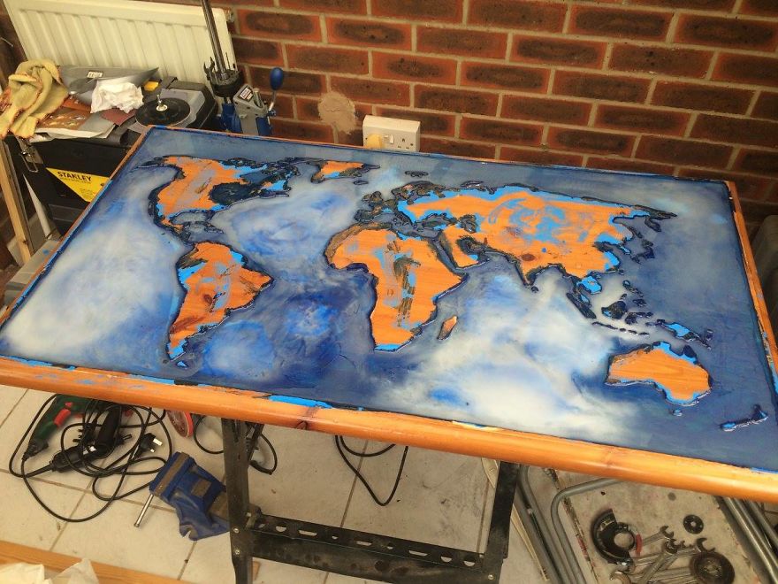 I Turned My Old Coffee Table In A Glow-In-The-Dark Epoxy Map Of The World