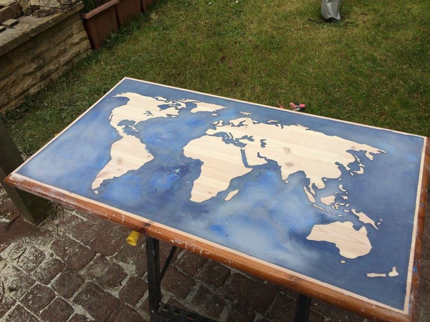 I Turned My Old Coffee Table In A Glow-In-The-Dark Epoxy Map Of The World