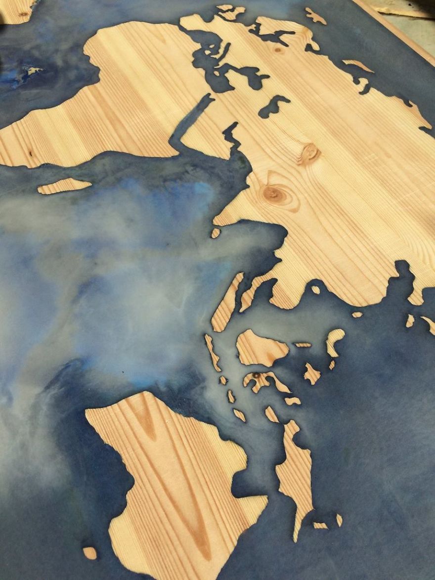 I Turned My Old Coffee Table In A Glow-In-The-Dark Epoxy Map Of The World I Turned My Old Coffee Table In A Glow-In-The-Dark Epoxy Map Of The World