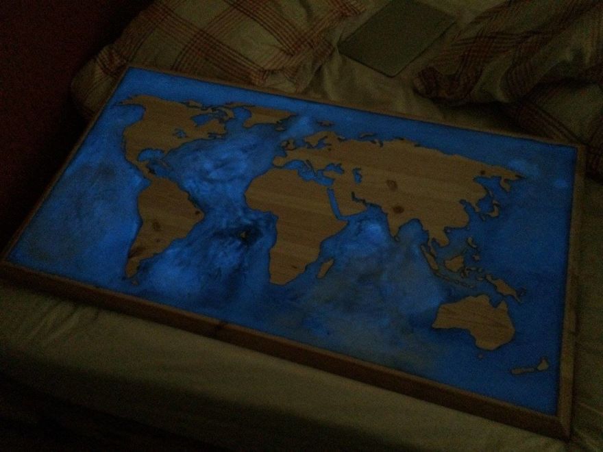 I Turned My Old Coffee Table In A Glow-In-The-Dark Epoxy Map Of The World