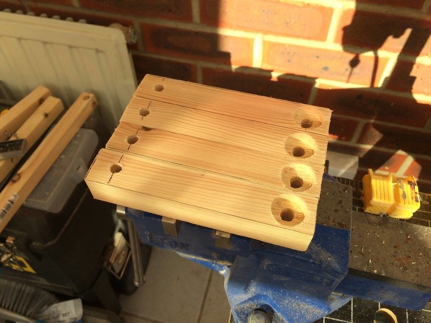 I Turned My Old Coffee Table In A Glow-In-The-Dark Epoxy Map Of The World