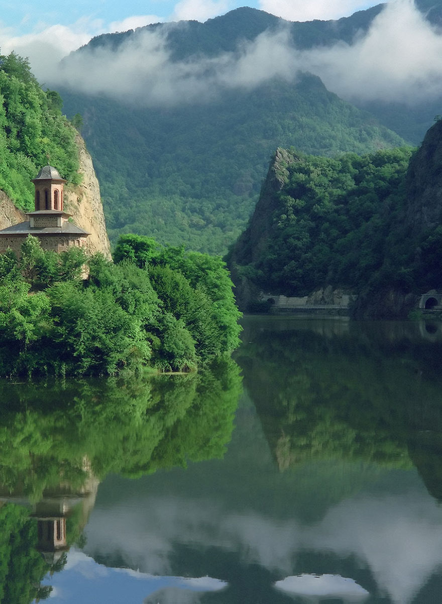 37 Reasons Why You Should Never Visit Romania 37 Reasons Why You Should Never Visit Romania