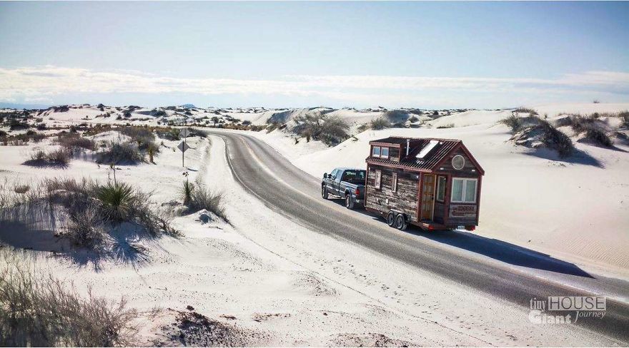 3. Fahrendes Haus Von Jenna Und Guillaume (https://www.boredpanda.com/tiny-house-giant-journey-mobile-home-jenna-gui...)