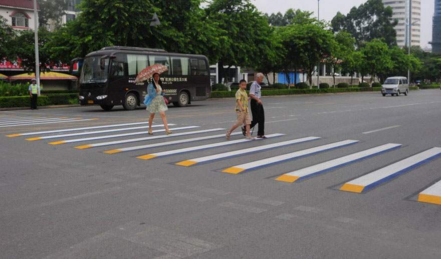 3d-street-art-prevent-speed-breakers-india-5 3d-street-art-prevent-speed-breakers-india-5