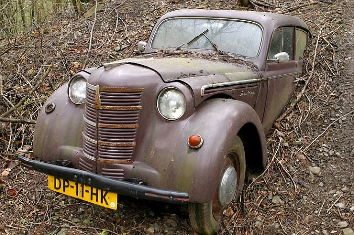 I Found An Amazing Vintage Cars Museum With Exhibits Overtaken By Nature I Found An Amazing Vintage Cars Museum With Exhibits Overtaken By Nature