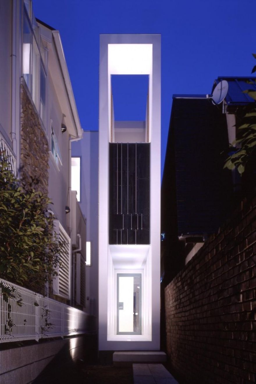 9. Flagpole In Tokyo (http://milligram.ne.jp/flagpole-house/)