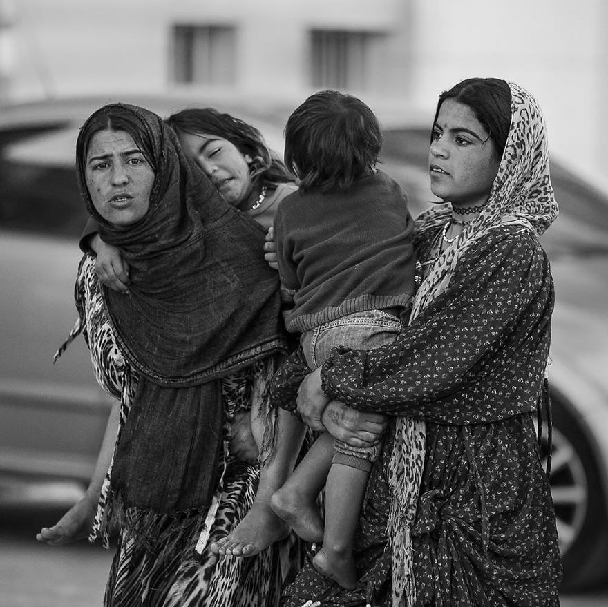 I Photograph The Constantly Changing Street Life Of Istanbul