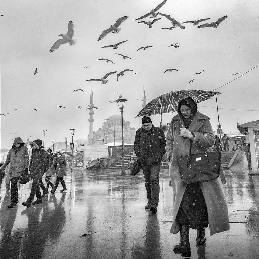 I Photograph The Constantly Changing Street Life Of Istanbul