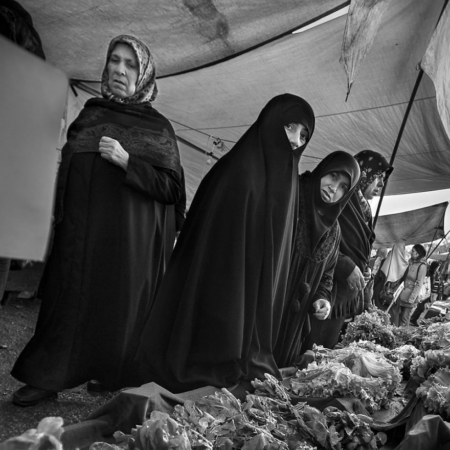 I Photograph The Constantly Changing Street Life Of Istanbul