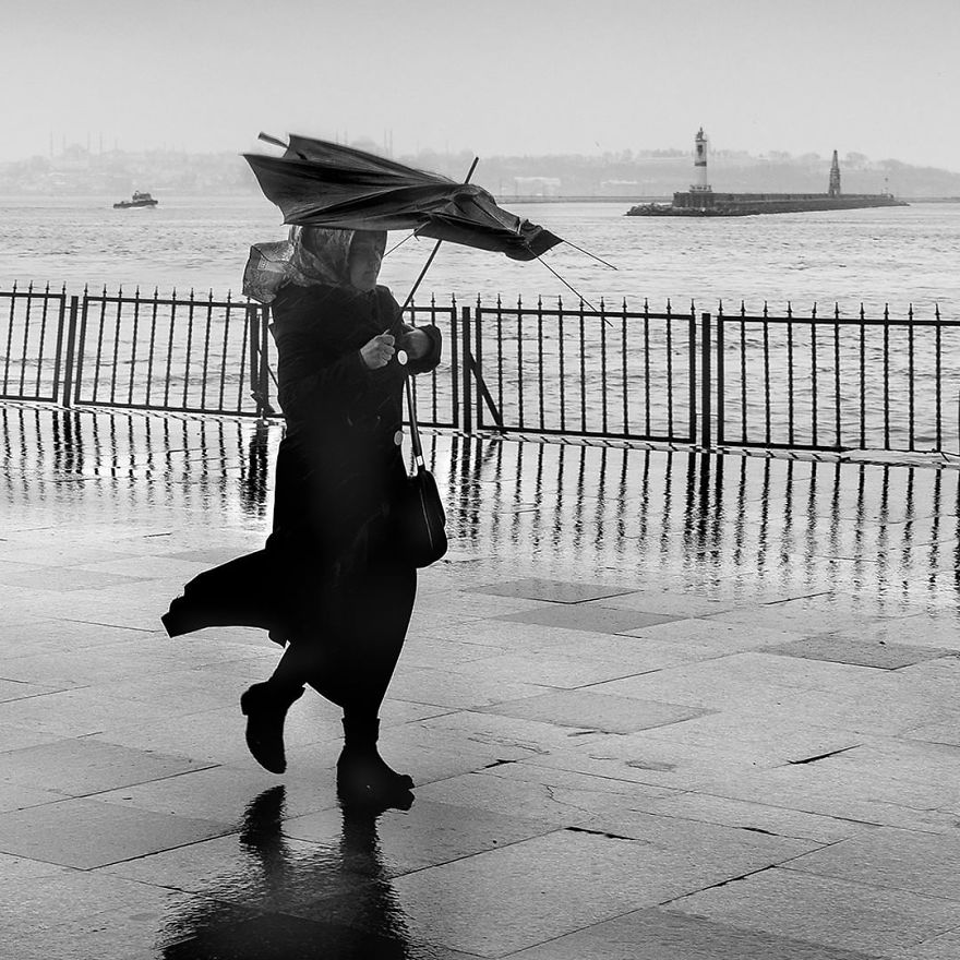 I Photograph The Constantly Changing Street Life Of Istanbul