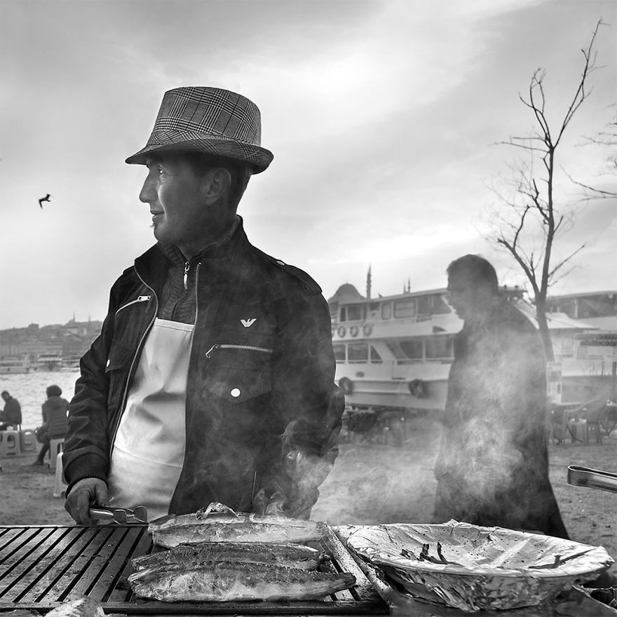 I Photograph The Constantly Changing Street Life Of Istanbul