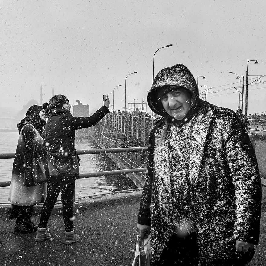 I Photograph The Constantly Changing Street Life Of Istanbul