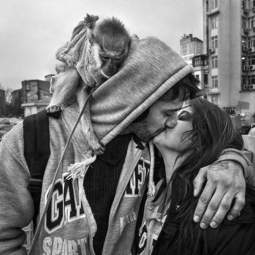 I Photograph The Constantly Changing Street Life Of Istanbul