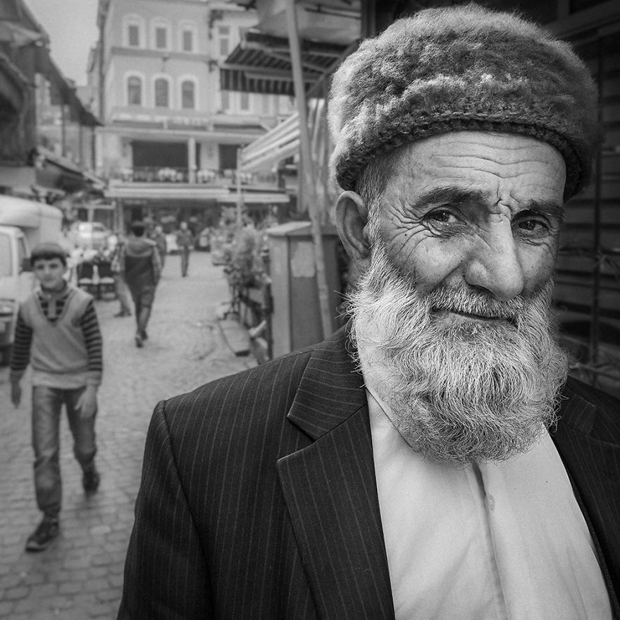I Photograph The Constantly Changing Street Life Of Istanbul