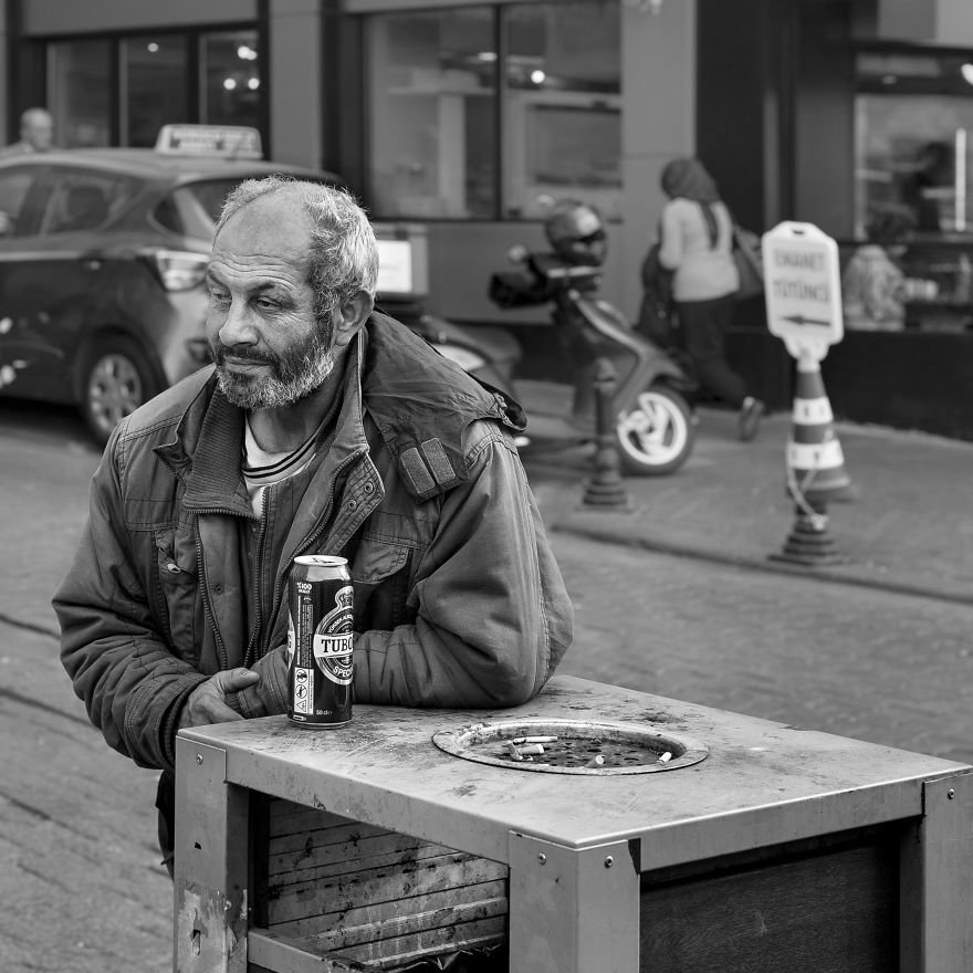 I Photograph The Constantly Changing Street Life Of Istanbul