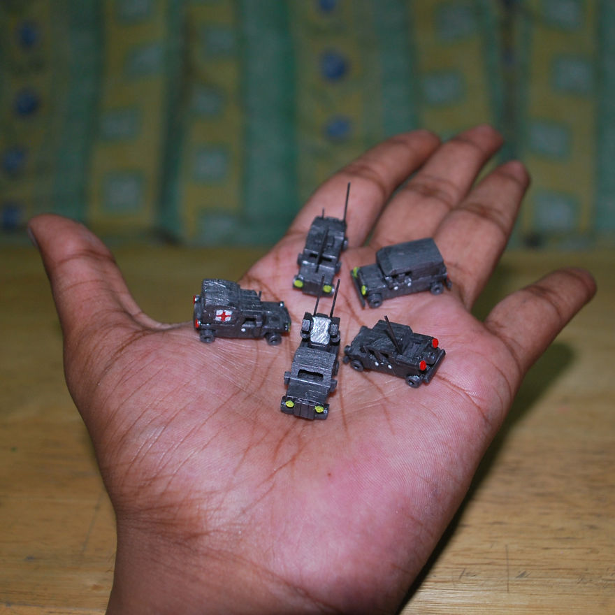 I Make Miniature Military Humvee Sculptures Out Of Graphite I Make Miniature Military Humvee Sculptures Out Of Graphite