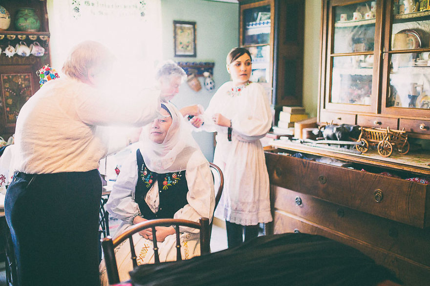 Amazing Pictures From A Romanian Traditional Wedding