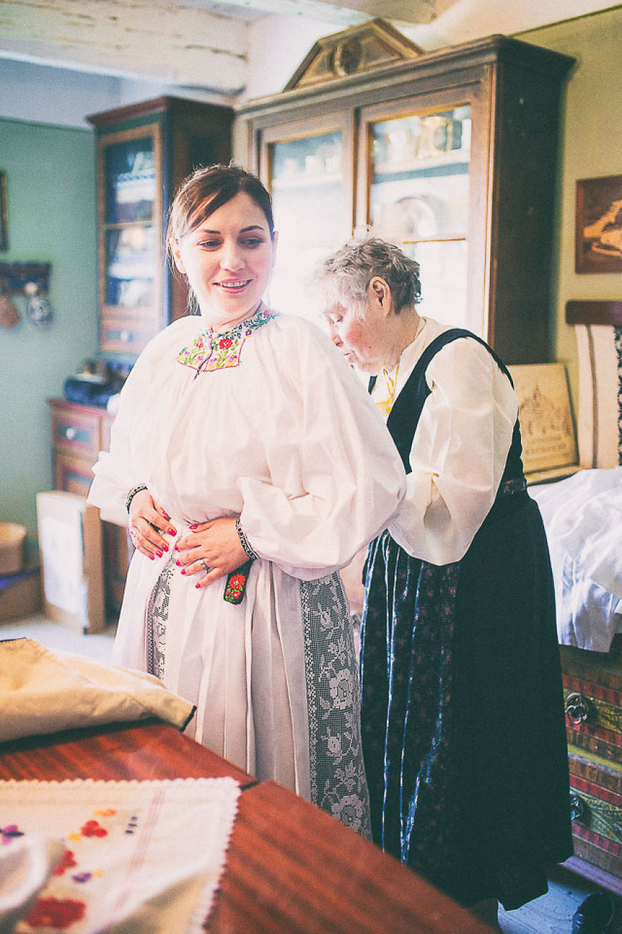 Amazing Pictures From A Romanian Traditional Wedding