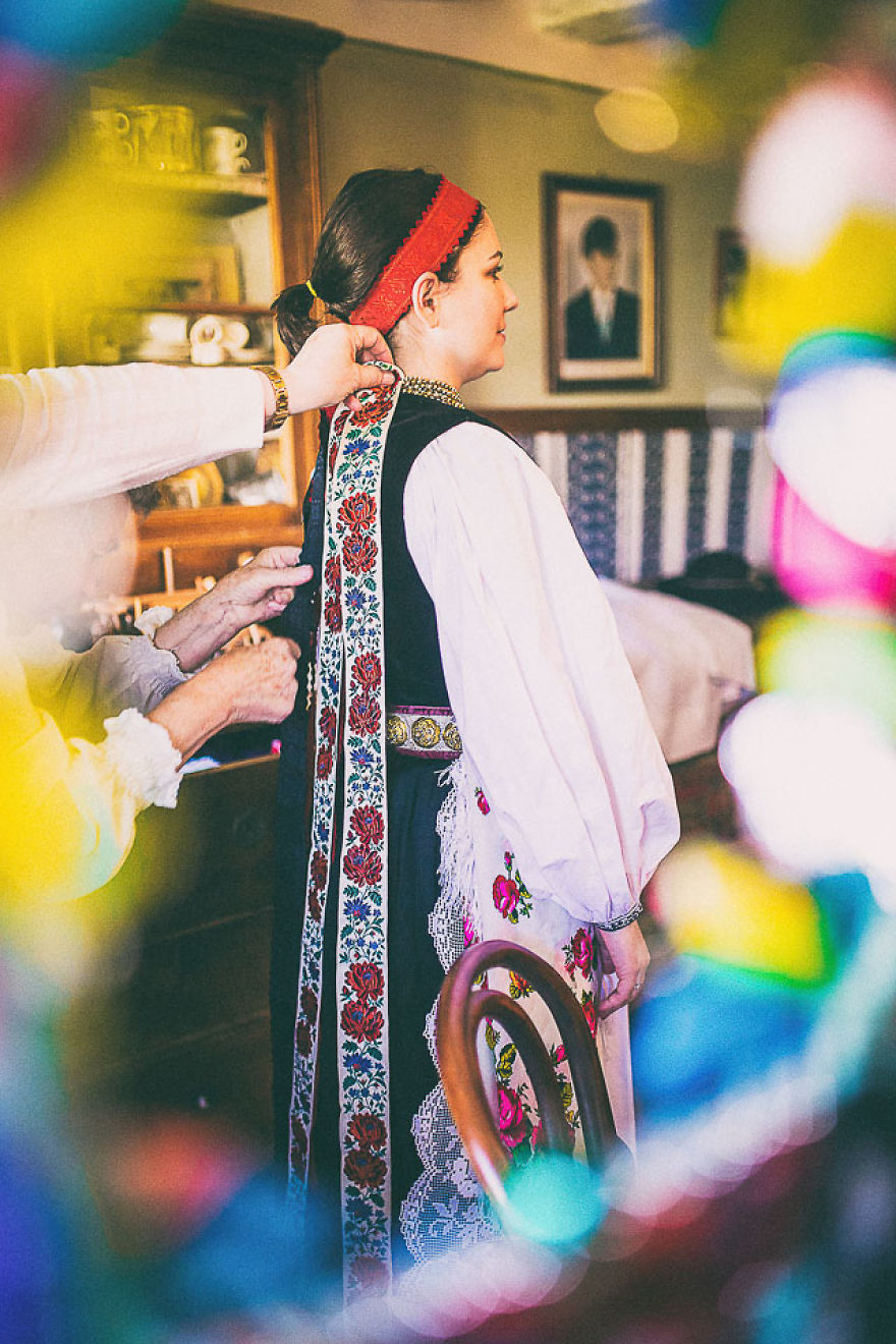 Amazing Pictures From A Romanian Traditional Wedding Amazing Pictures From A Romanian Traditional Wedding