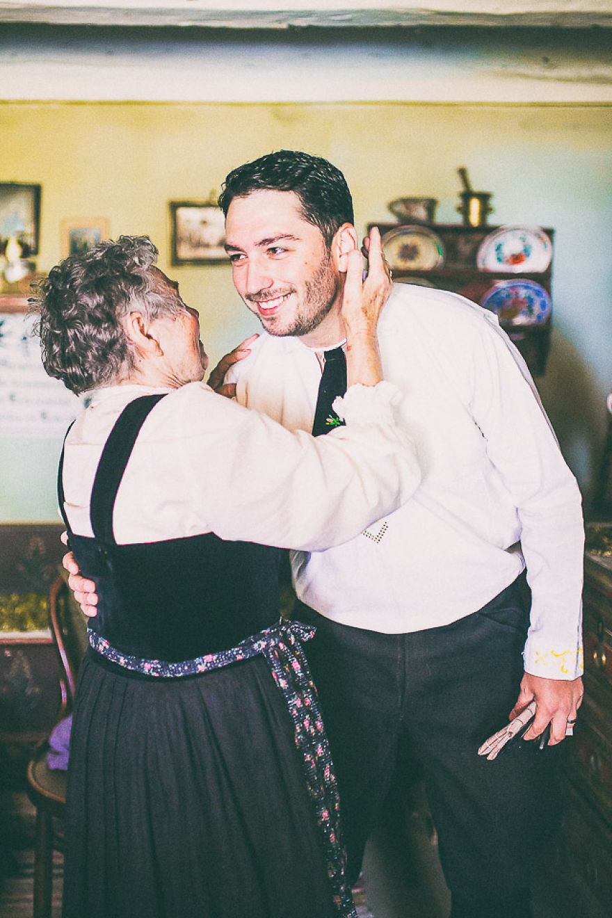Amazing Pictures From A Romanian Traditional Wedding Amazing Pictures From A Romanian Traditional Wedding
