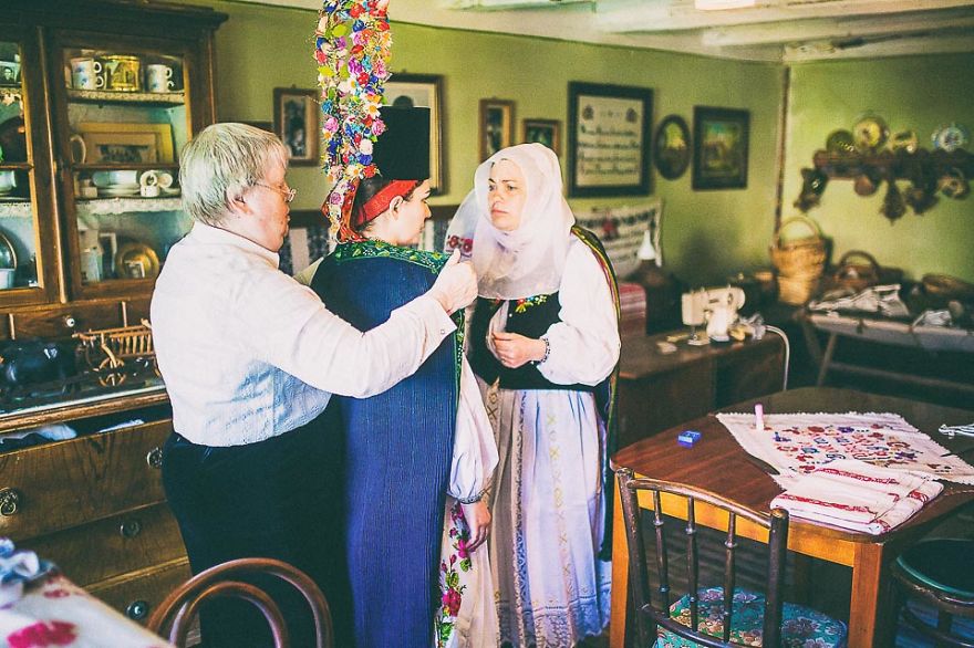 Amazing Pictures From A Romanian Traditional Wedding