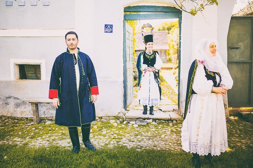 Amazing Pictures From A Romanian Traditional Wedding Amazing Pictures From A Romanian Traditional Wedding