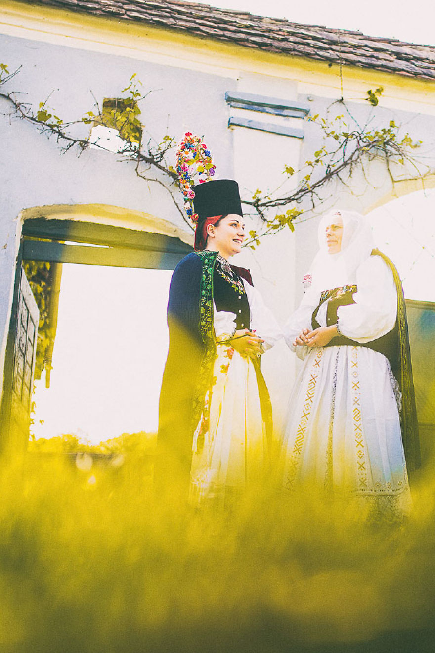 Amazing Pictures From A Romanian Traditional Wedding Amazing Pictures From A Romanian Traditional Wedding