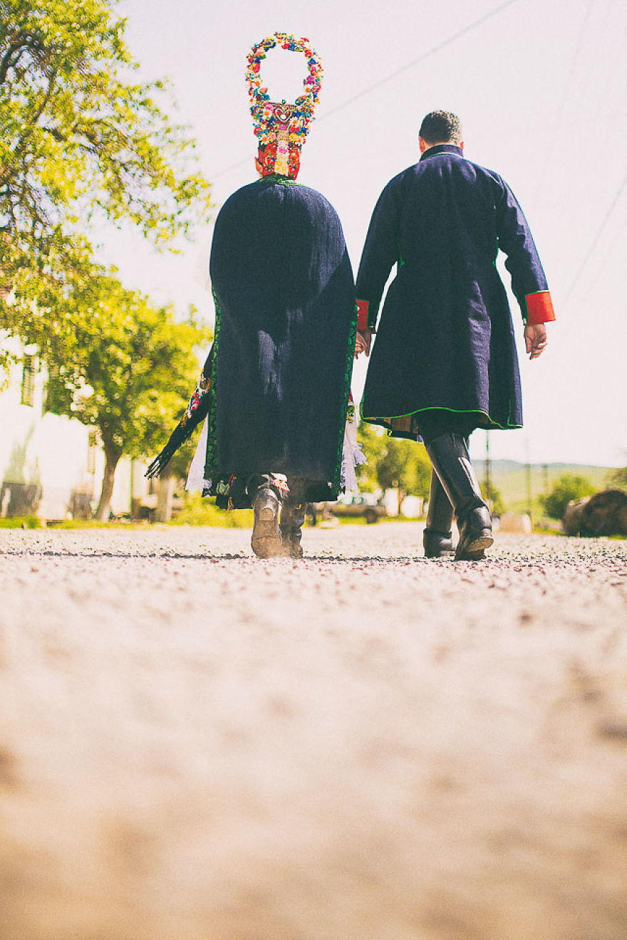 Amazing Pictures From A Romanian Traditional Wedding